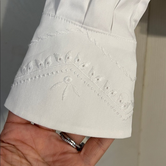 White House Black Market Eyelet Lace Button Down Shirt 8 White Cotton Office - Picture 5 of 9